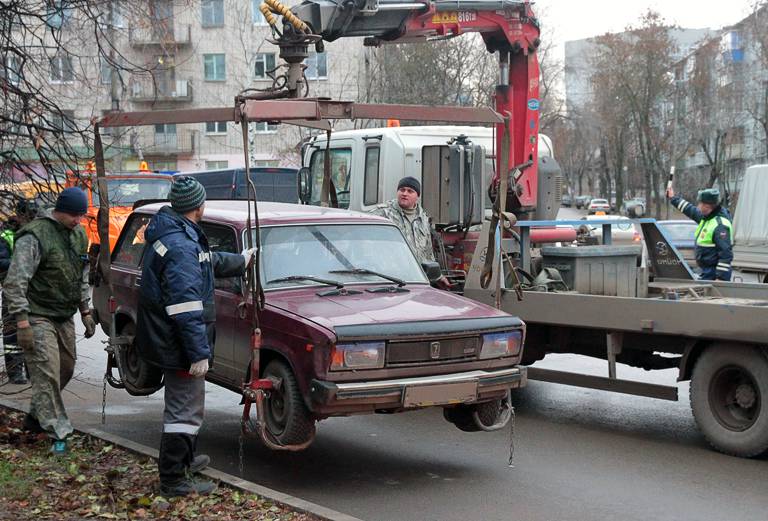 Отправка легковой машины эвакуатором недорого из Гливице в Москву